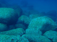 Hoje sou apenas mais uma pedra no fundo do mar