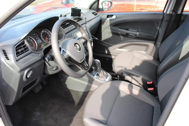 VW Voyage 2019 Automático - interior