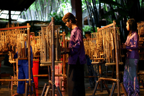 Liburan di Bandung yuu Saung Angklung Udjo