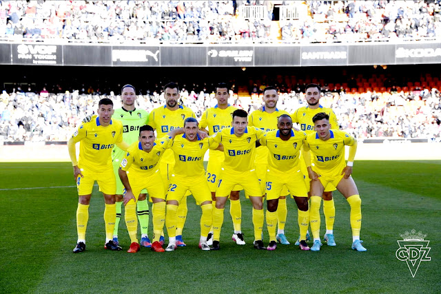 CÁDIZ C. F. Temporada 2021-22. Jeremías Ledesma, Álvaro Negredo, Luis Hernández, Lucas Pérez, Víctor Chust. Rubén Alcaraz, Fede San Emeterio, Pacha Espino, Idrissi, Carlos Akapo e Iván Alejo. VALENCIA C. F. 0 CÁDIZ C. F. 0 Domingo 03/04/2022, 18:30 horas. Campeonato de Liga de 1ª División, jornada 30. Valencia, estadio de Mestalla: 32.949 espectadores. GOLES: No hubo.