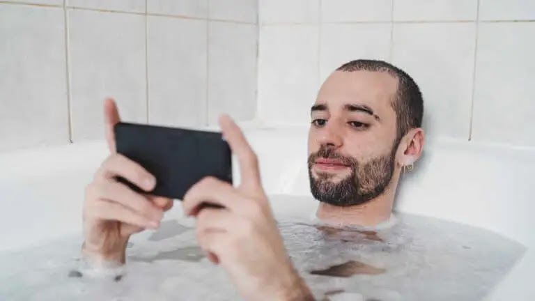 7 Expert Ways To Use Your Phone In The Shower: Make Your Morning Routine More Productive!