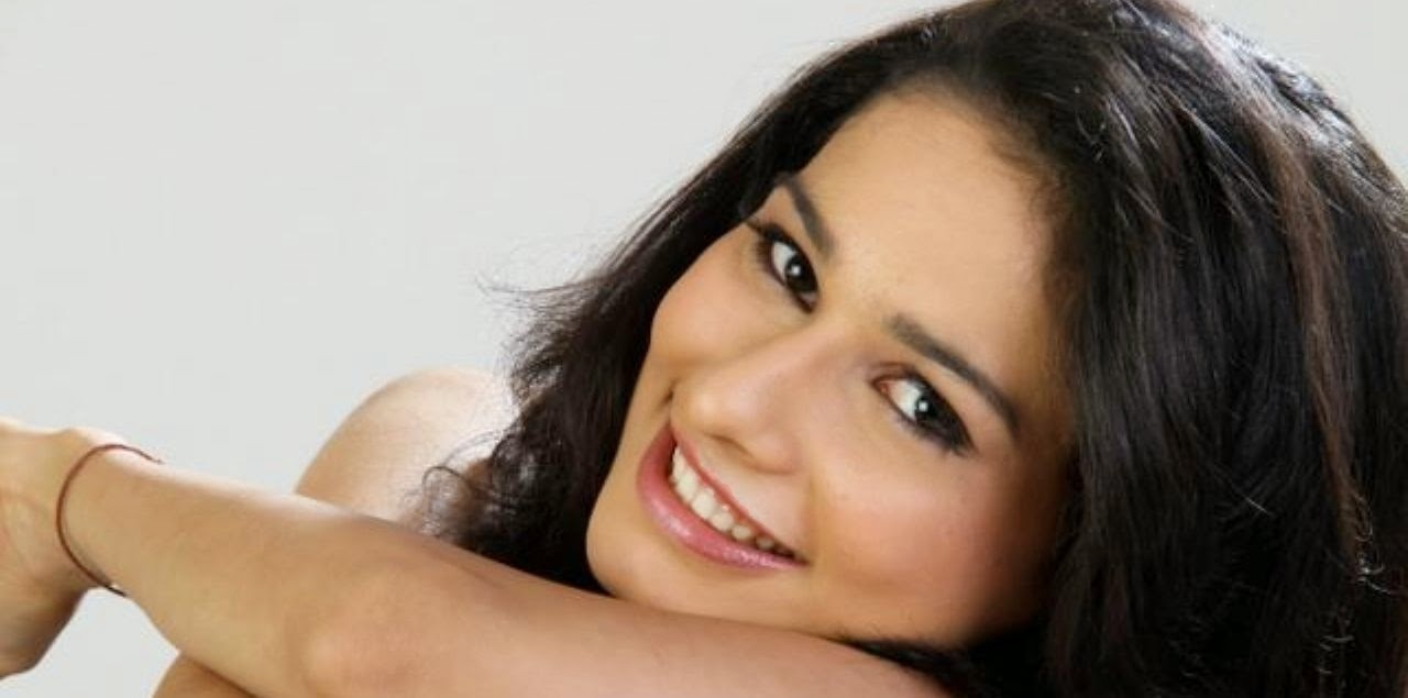 Aneri Vajani HD Wallpapers Free Download