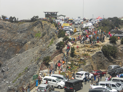 Parkiran tempat di samping Kawah Ratu - Tangkuban Perahu