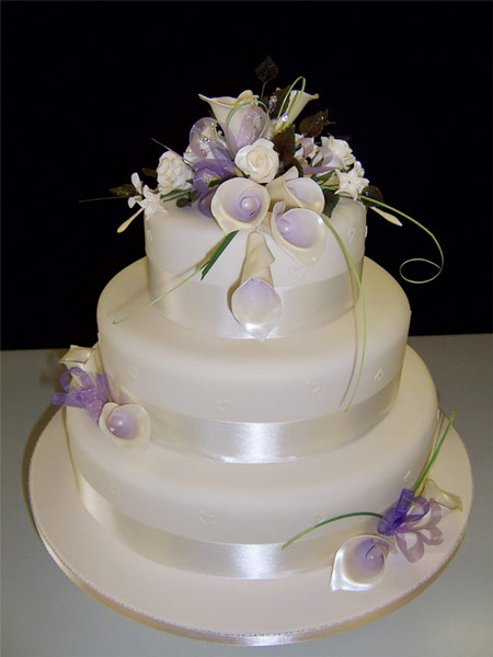 wedding cakes 2010 with flowers pictures