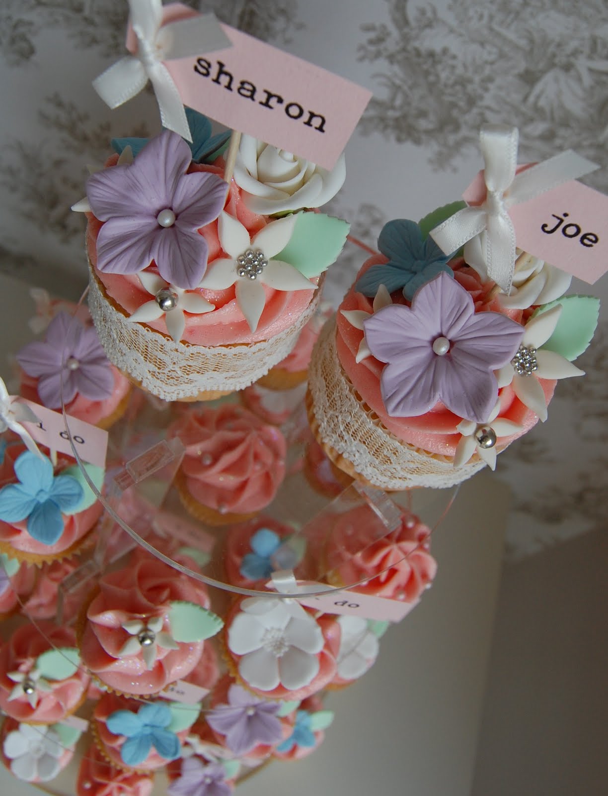 Cakes: manchester  Cupcakes vintage cupcakes Engagement Little Paper Vintage