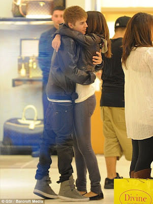 justin bieber and selena gomez hot kiss. house justin-ieber-and-selena-gomez justin bieber and selena gomez hot kiss.