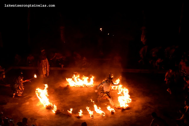 SUNSET KECAK FIRE DANCE AT ULUWATU