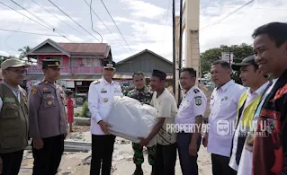 Bupati Luwu Kunjungi Warga Terdampak Angin Puting Beliung