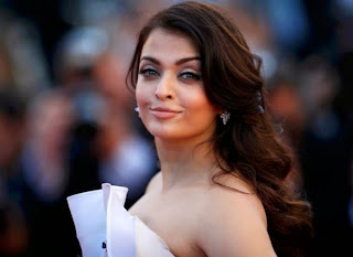 Aishwarya Rai Bachchan At Cannes 2015 Photos,