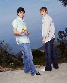 the oc season 1 promotional photo ryan, seth