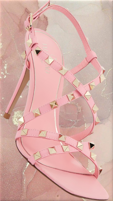 ♦Pink studded Valentino Garavani Rockstud leather sandals #brilliantluxury