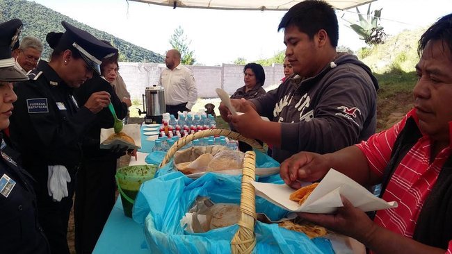 Estados/Consolidan Tlaxcala producción de tacos de canasta a todo el país