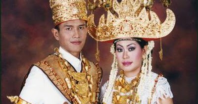 BAJU PENGANTIN PEPADUN ABUNG UTARA Baju Adat Lampung 