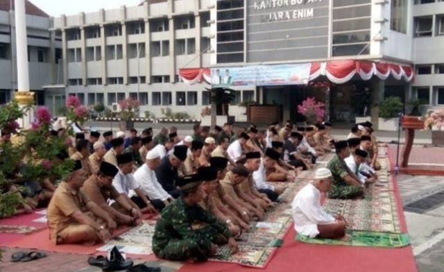 Pemkab Muara Enim Menggelar Sholat Istisqa dan Doa Bersama Meminta Hujan