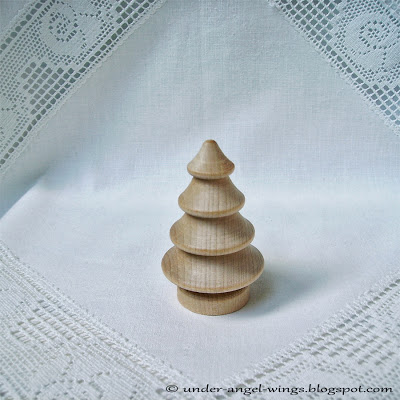 DIY tutorial creating the wooden painted Christmas tree