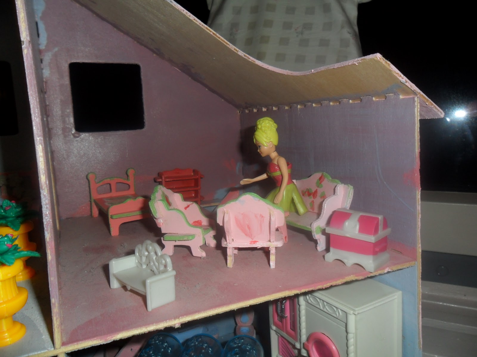 im Kinderzimmer: 4) Puppenhaus-Möbel selber gemacht