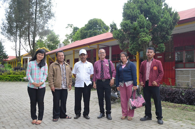 http://ustmedan.blogspot.com/2017/03/unika-santo-thomas-hadir-di-sma-van.html