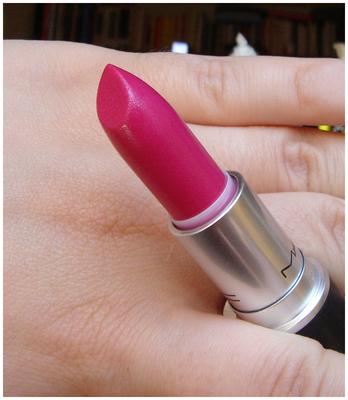 MAC CREMESHEEN LIPSTICK IN LICKABLE