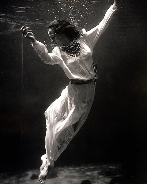 Amazing underwater photography by one of the first female photographers to