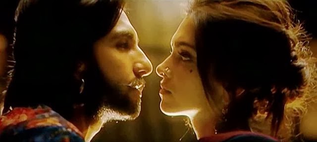 Screen Shot Of Hindi Movie RamLeela (2013) Download And Watch Online Free at worldfree4u.com