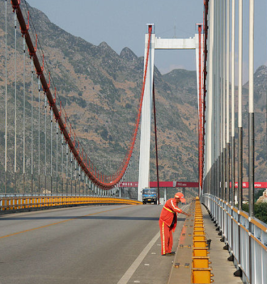 The Beipan River Guanxing Highwayhigh bridge is required to be built, thereby becaming number 10, highest bridges in the world. .