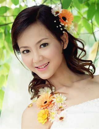 Side Parting Bridal Hairstyle with Flowers