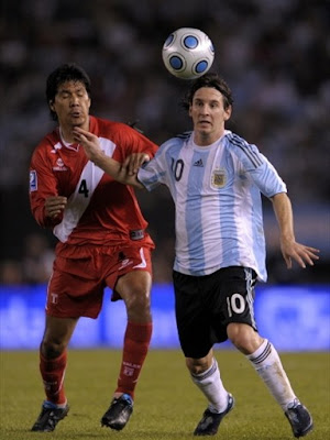 World Cup 2010 Lionel Messi Football Pictures