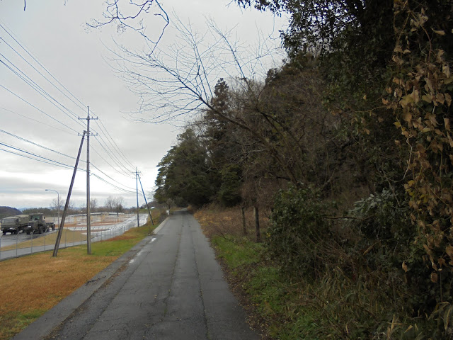 岡成の道路を尾高方面へ向かいます