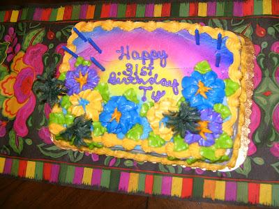 Luau Birthday Cakes on Wardell Family  Ty S Birthday Party Mini Luau Extravaganza