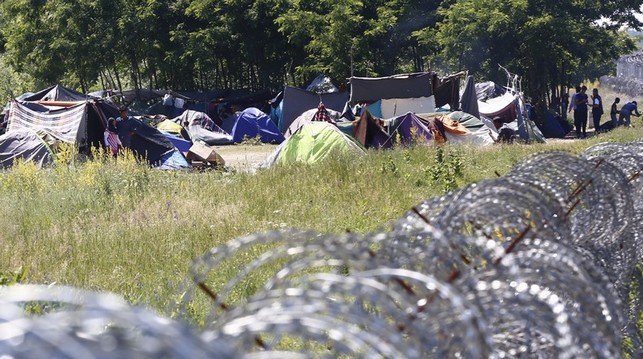 Migránsválság: Nem tetszik Brüsszelnek, hogy túl kevesen jutnak át a magyar határon, megindult a trükközés