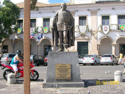 Thomé  de Souza esculpido por De Chirico