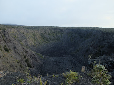 キラウエア火山のクレーター