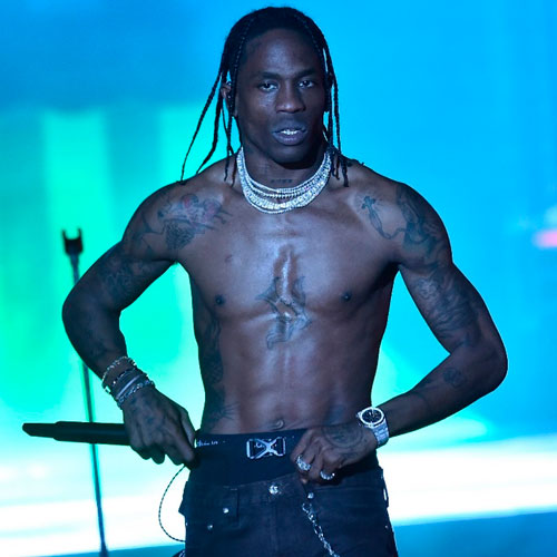 Travis Scott sem camisa