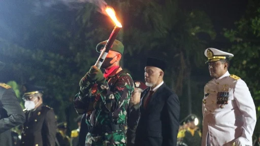 Gubernur Mahyeldi Ikuti Apel Kehormatan dan Renungan Suci di TMP Kusuma Negara