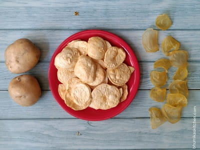 Sun Dried Potato chips Recipe Or Aloo Chips Recipe In Hindi