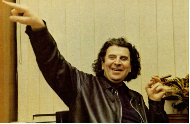 ΓΙΑ ΤΟΝ ΜΙΚΗ:Εγώ κάθομαι πάνω στο «Άξιον Εστί», στον «Επιτάφιο» και στη «Ρωμιοσύνη»