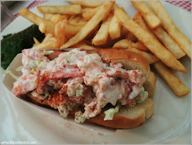 Red Skiff Seafood and Grille: Lobster Roll