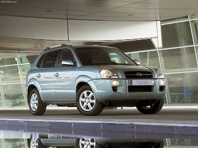 Hyundai Tucson 2005. Kia Carnival 2003