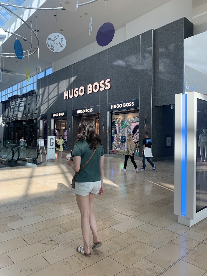 Hugo Boss - Yorkdale Mall Toronto