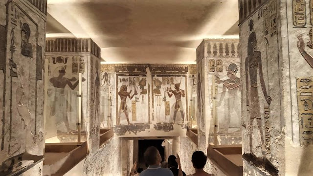 corridoio verso la camera sepolcrale nella tomba di Ramses III