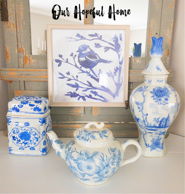 chinoiserie porcelain pieces blue and white teapot