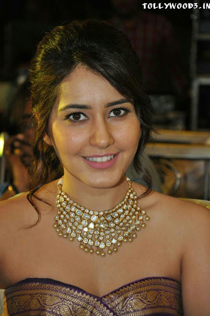 Rashi (Raashi) Khanna Beautiful Close Up Smiling Face HD Photos