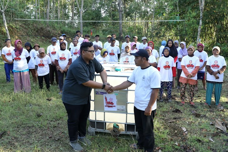 Senyum Bahagia Warga Nglegi Dapat Bantuan Tampungan Air Budidaya Lele Dari Orang Muda Ganjar DIY