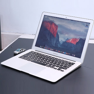 MacBook Air Core i5 (13 Inch, SSD 256) Fullset