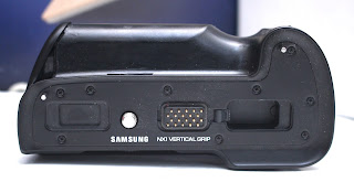 Jual Samsung Vertical Battery Grip for NX1 (VGNX01)