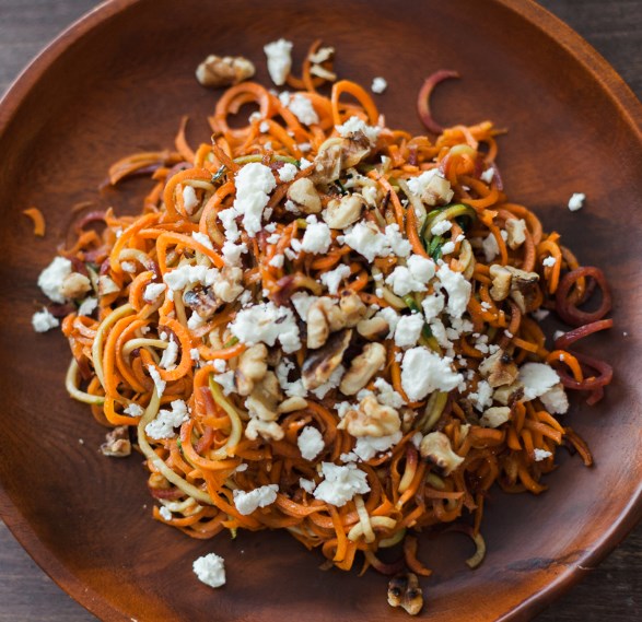 ROASTED SPIRALIZED CARROT, FETA AND TOASTED WALNUT SALAD #vegetarian #glutenfree