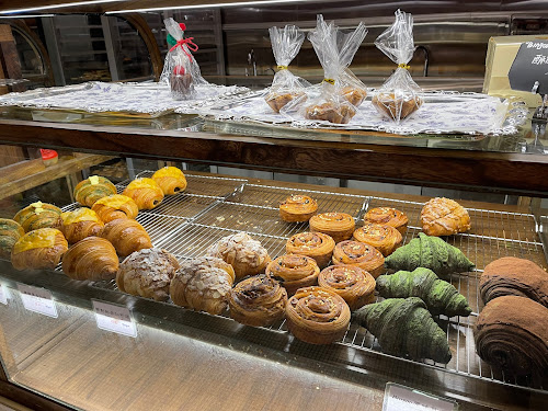 Bingoo Bakery [Beijing, CHINA] - Artisan French bakery shop central Beijing authentic croissant apple cinnamon roll
