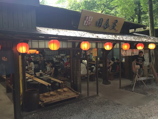 高千穂峡へ【宮崎県高千穂】田舎屋