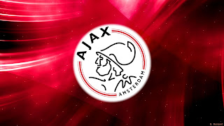 Rode Ajax Amsterdam wallpaper met logo in het midden