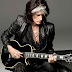 Joe Perry colapsa sobre el escenario